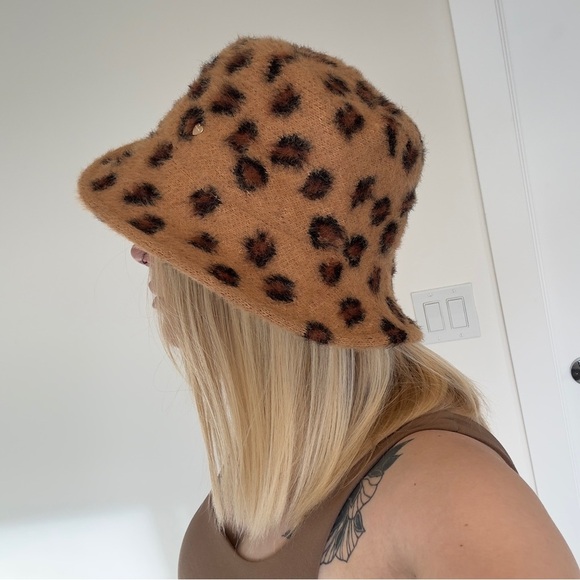New! Juicy Couture Brown Leopard Faux Fur Bucket Hat - Picture 2 of 7